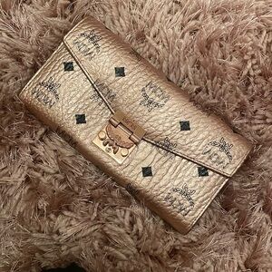 Authentic MCM
Metallic Visetos Patricia Wallet On Chain Champagne Gold